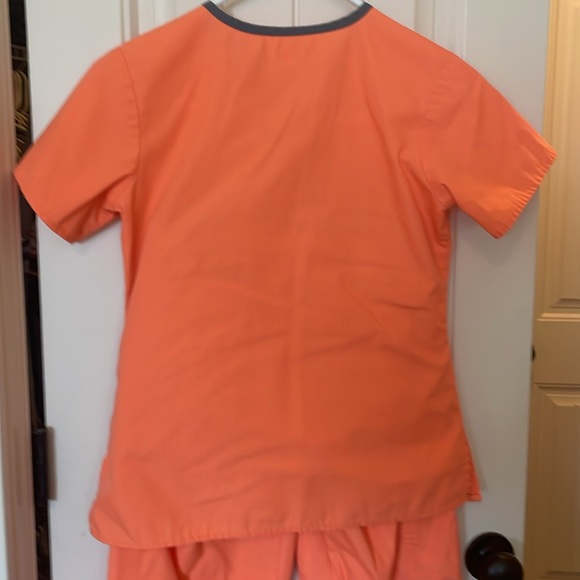 XS peach Spread Good Cheer cargo scrub outfit - Picture 6 of 12